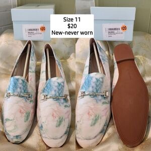 NEW Women's Slip-on Loafers Size 11